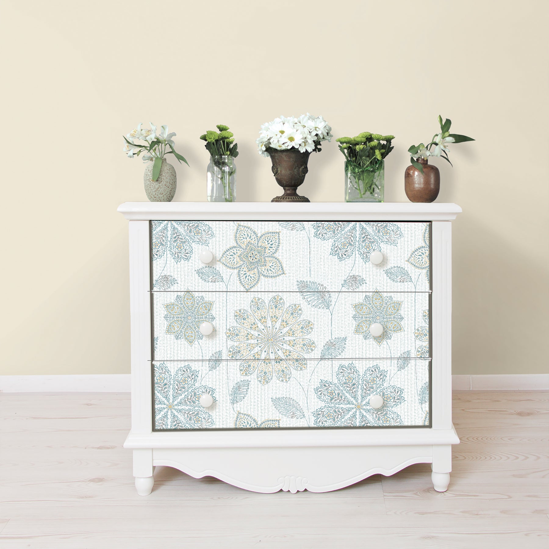 Gypsy Floral P&S Wallpaper in a room setting