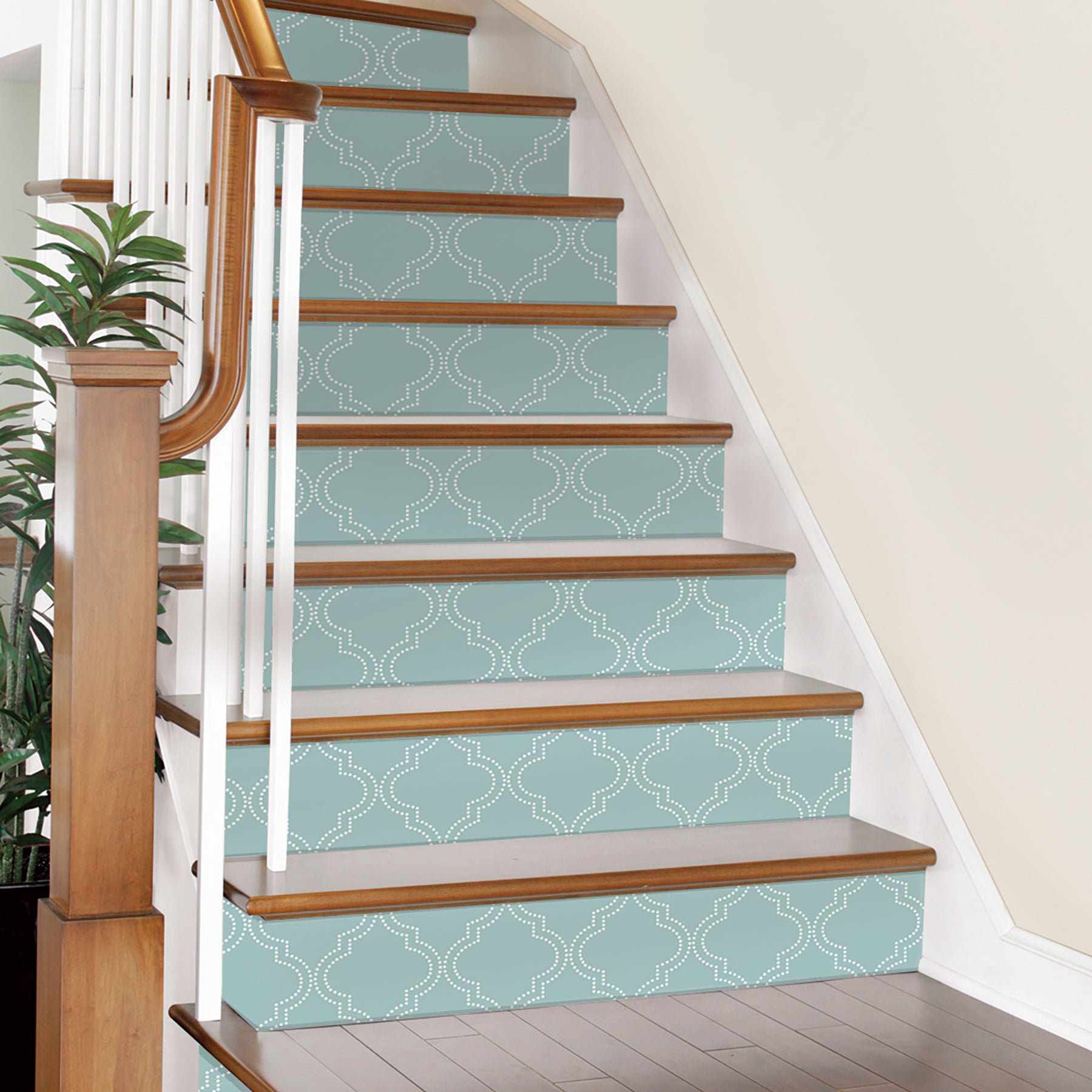 Quatrefoil P&S Wallpaper in a room setting