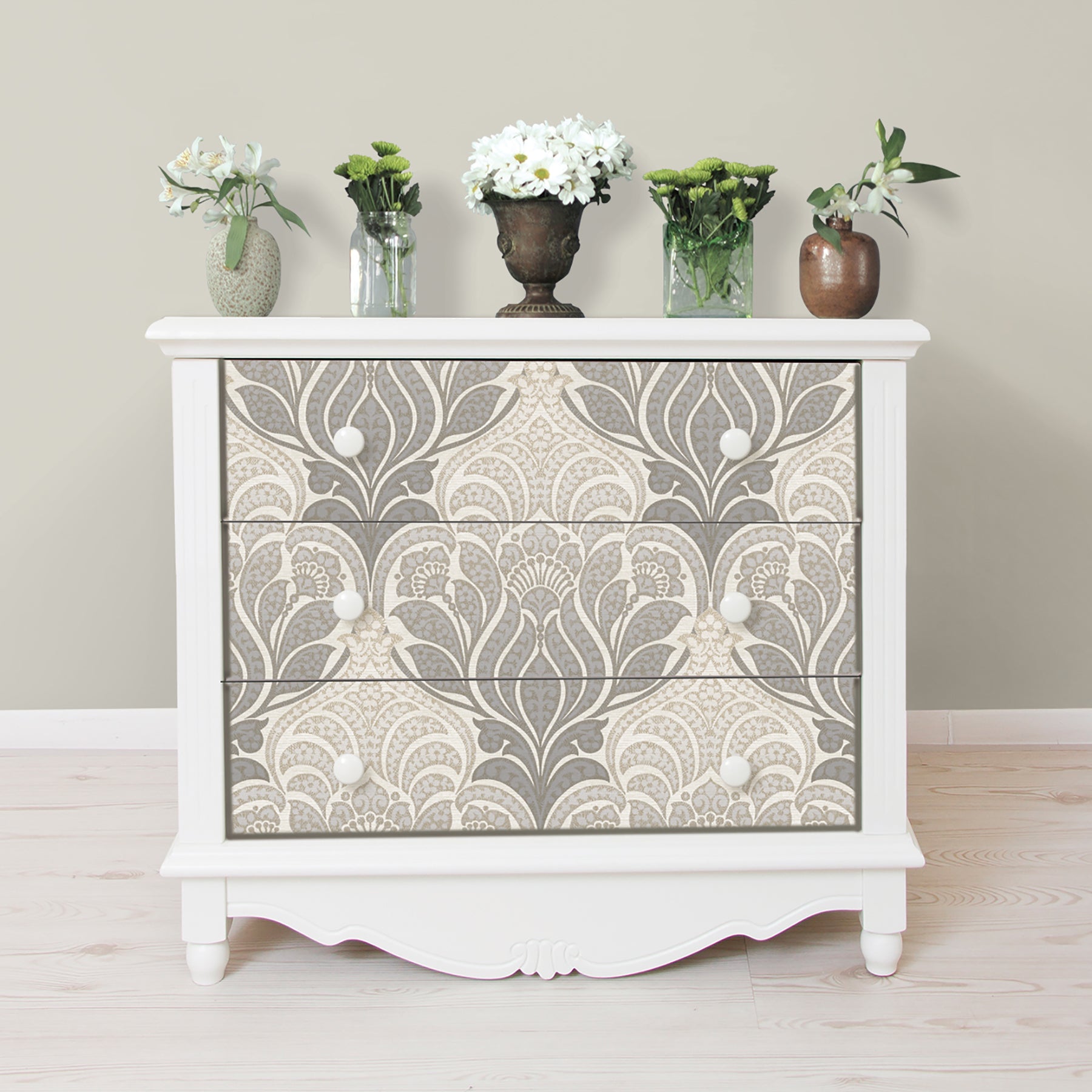 Charisma P&S Wallpaper in a room setting