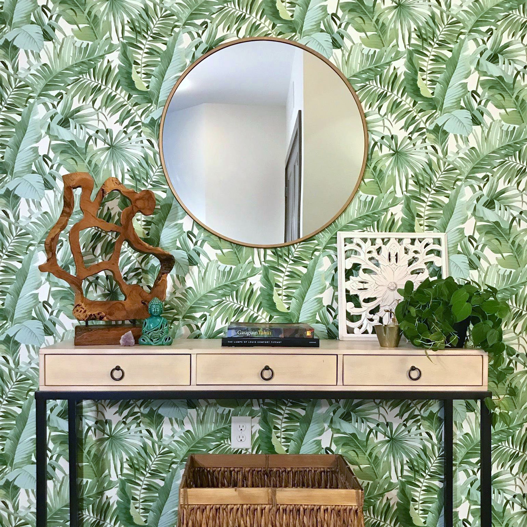Maui P&S Wallpaper in a room setting