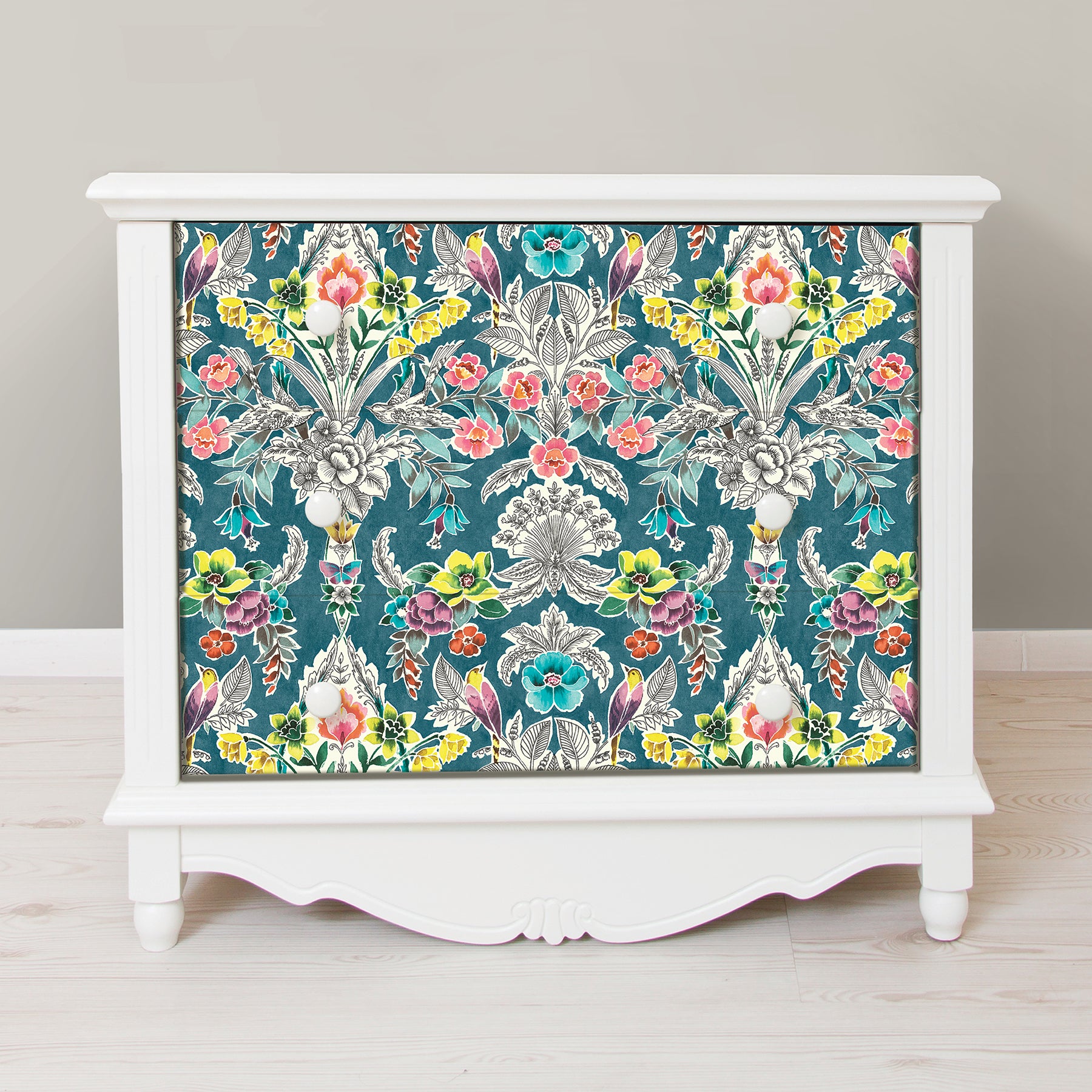 Summer Love P&S Wallpaper in a room setting