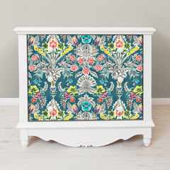 Summer Love P&S Wallpaper in a room setting