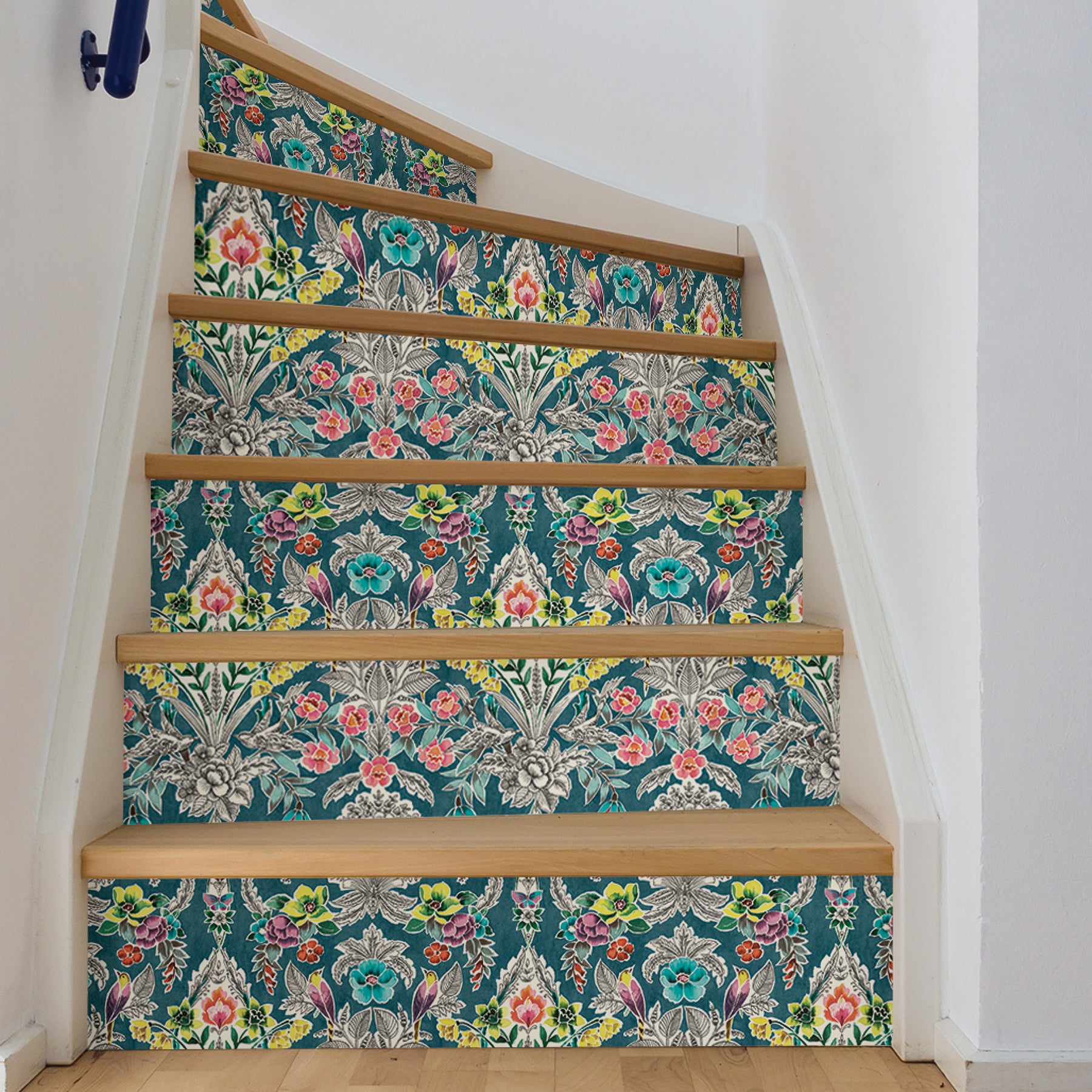 Summer Love P&S Wallpaper in a room setting
