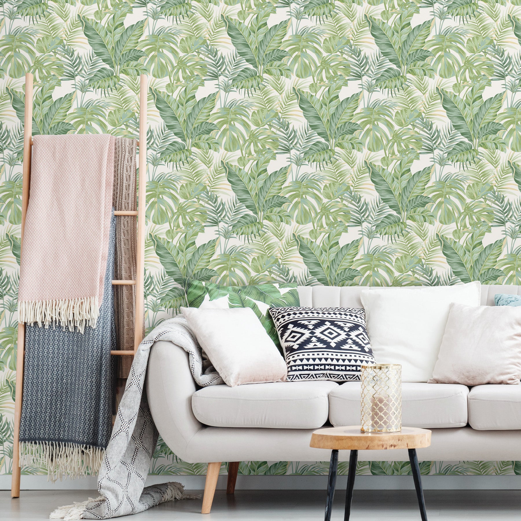 Madagascar P&S Wallpaper in a room setting