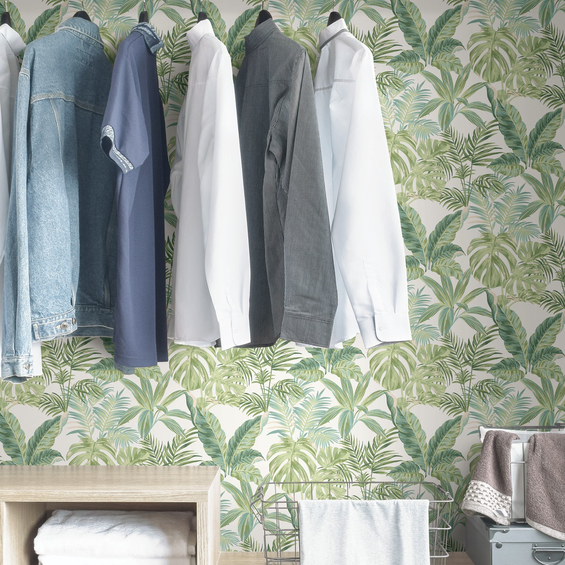 Madagascar P&S Wallpaper in a room setting