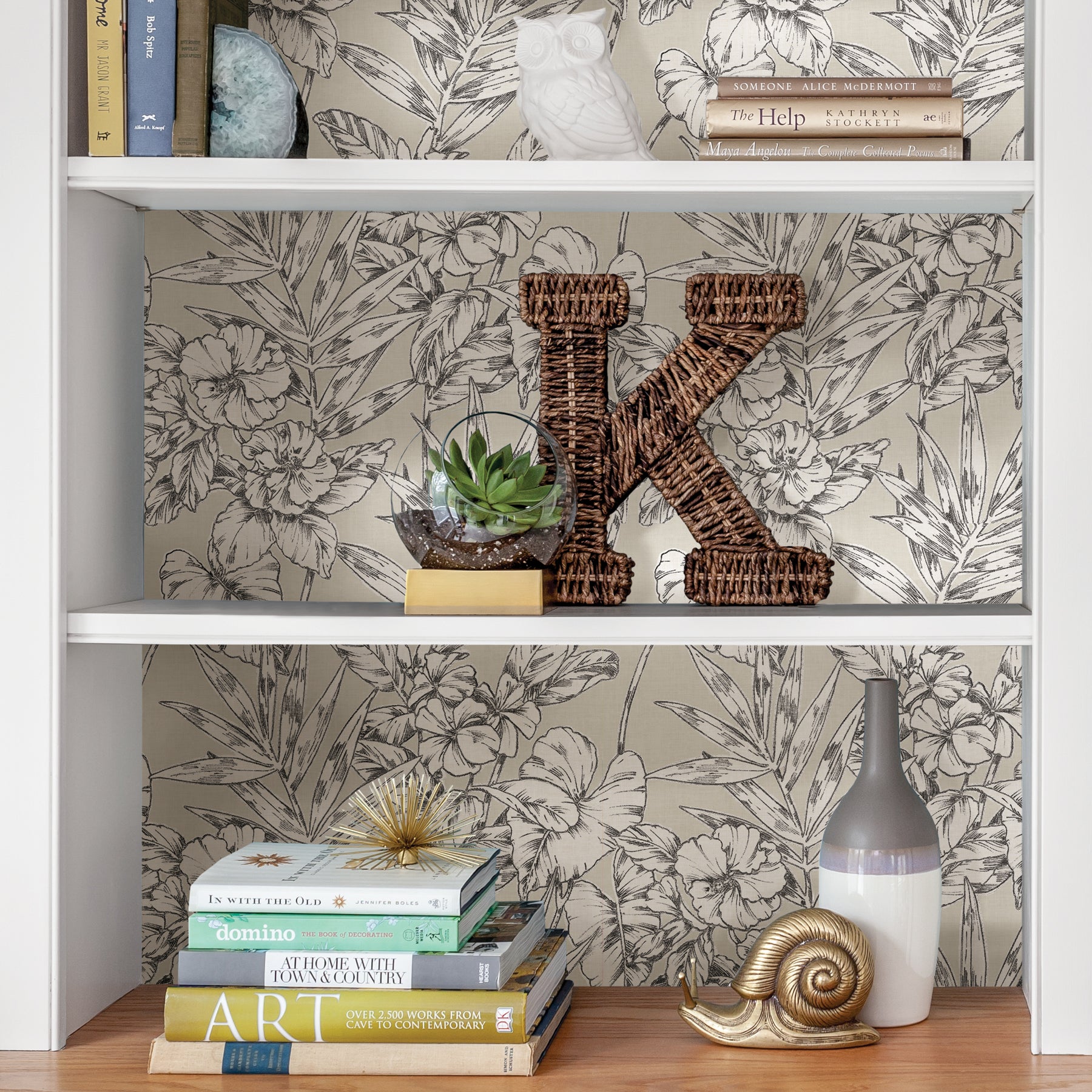 Cayman P&S Wallpaper in a room setting