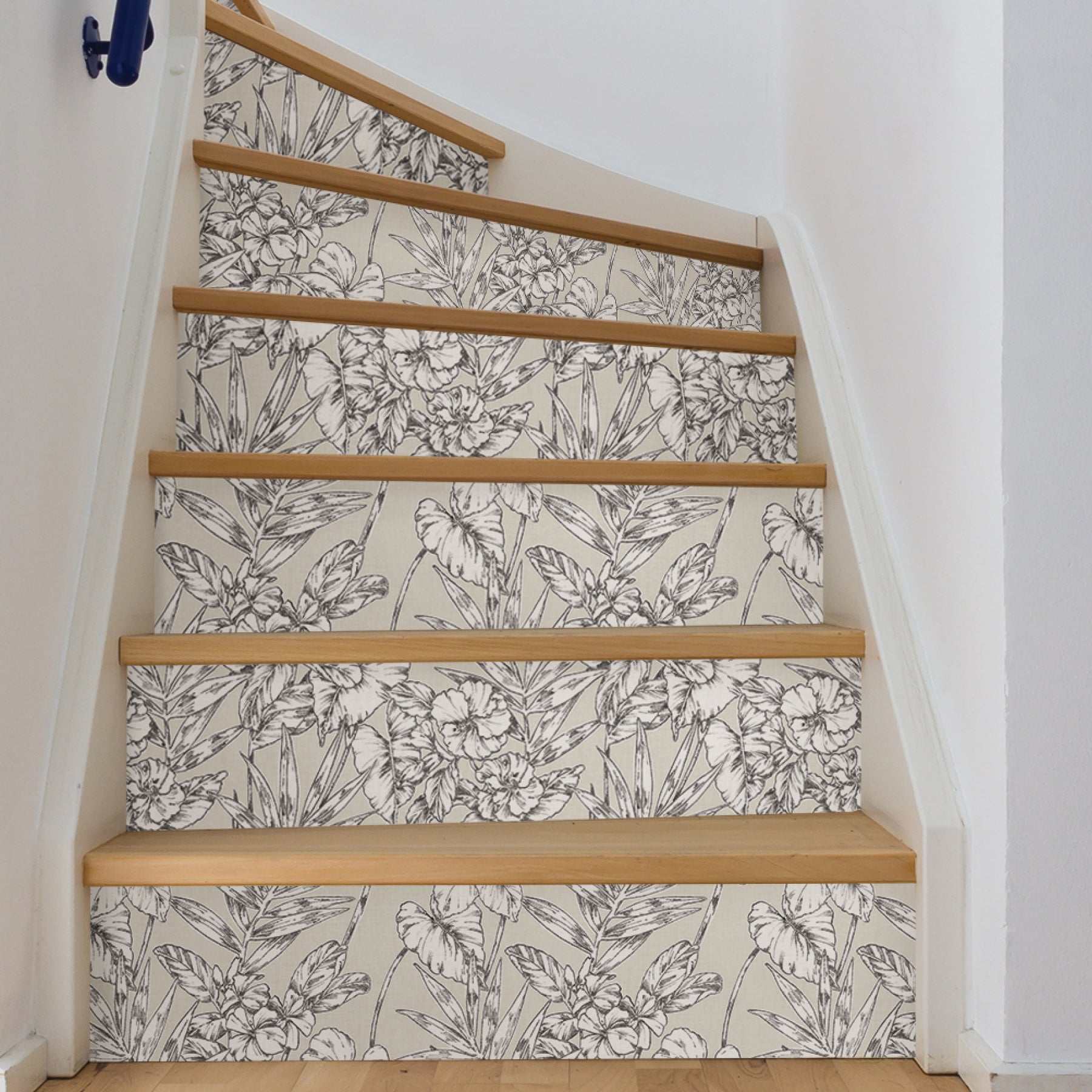 Cayman P&S Wallpaper in a room setting