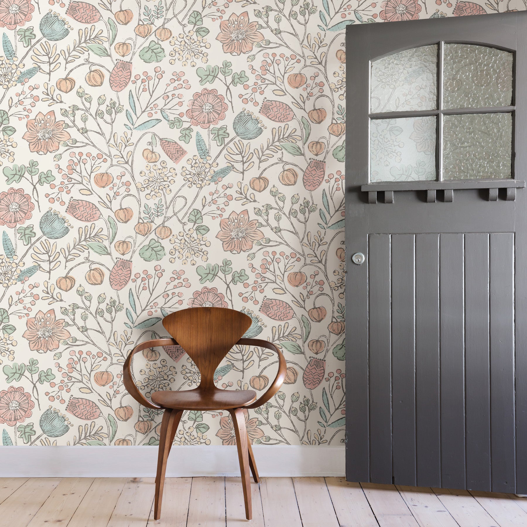 Southern Trail P&S Wallpaper in a room setting
