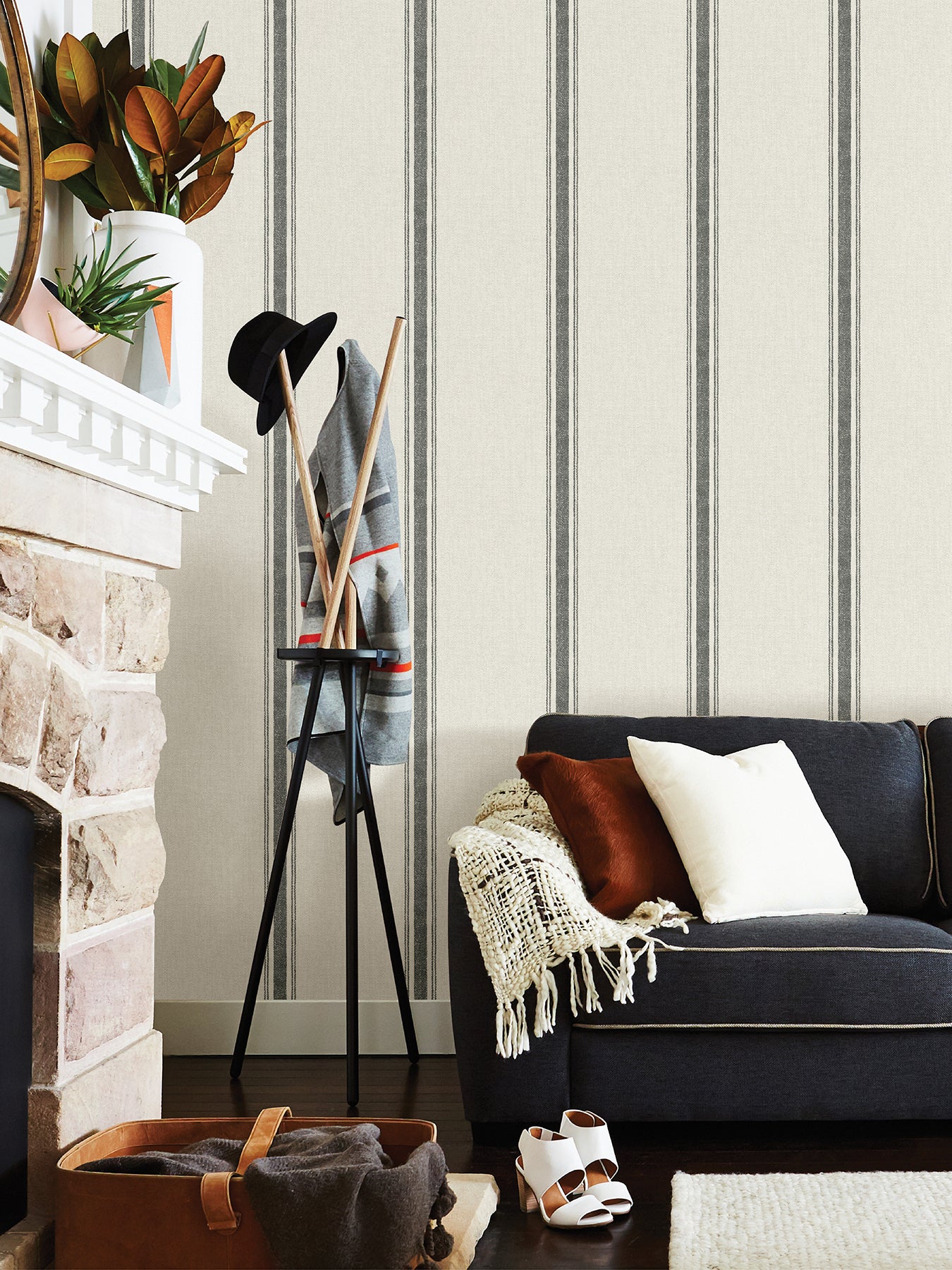 Landondale P&S Wallpaper in a room setting