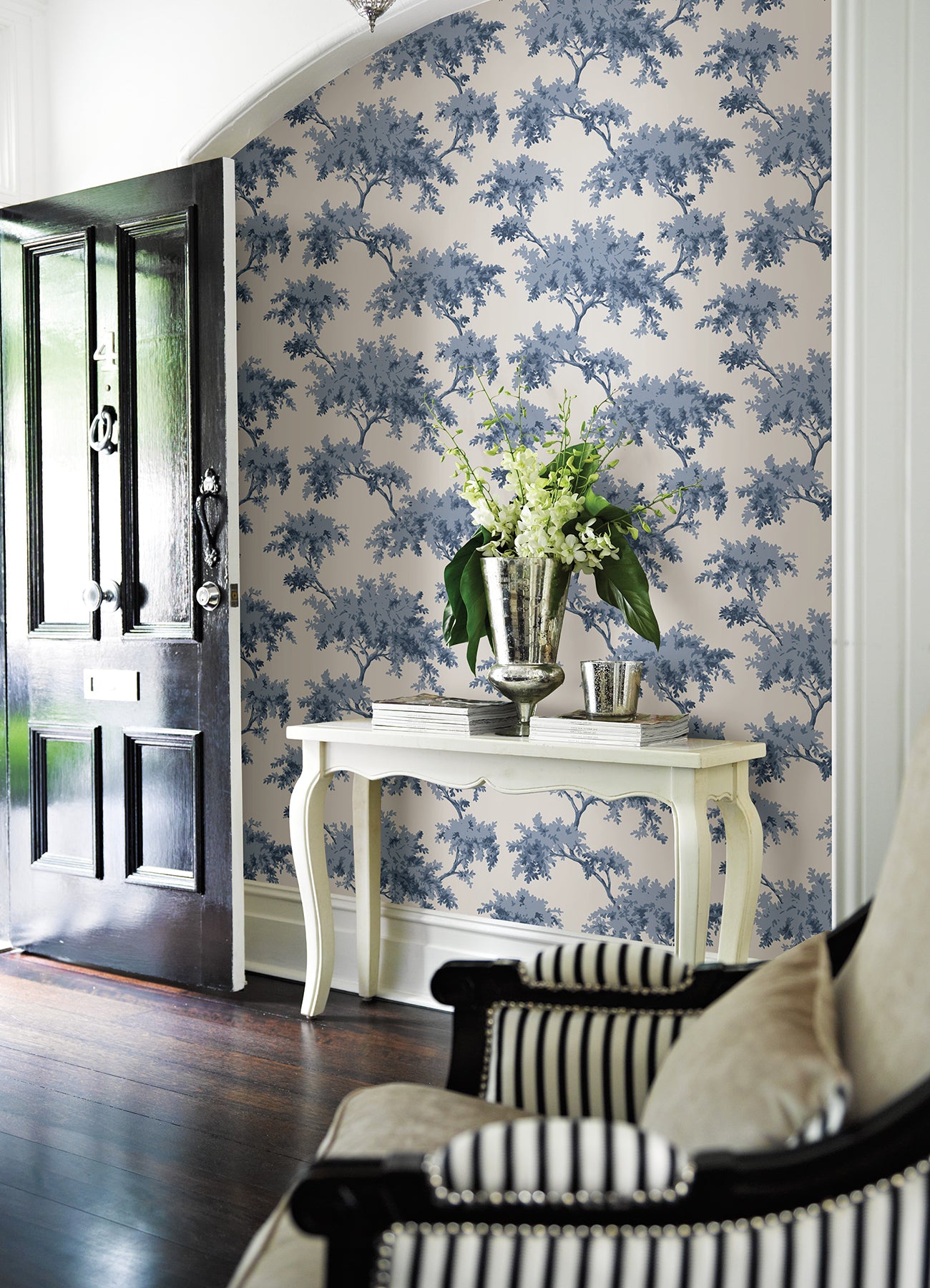Alder P&S Wallpaper in a room setting