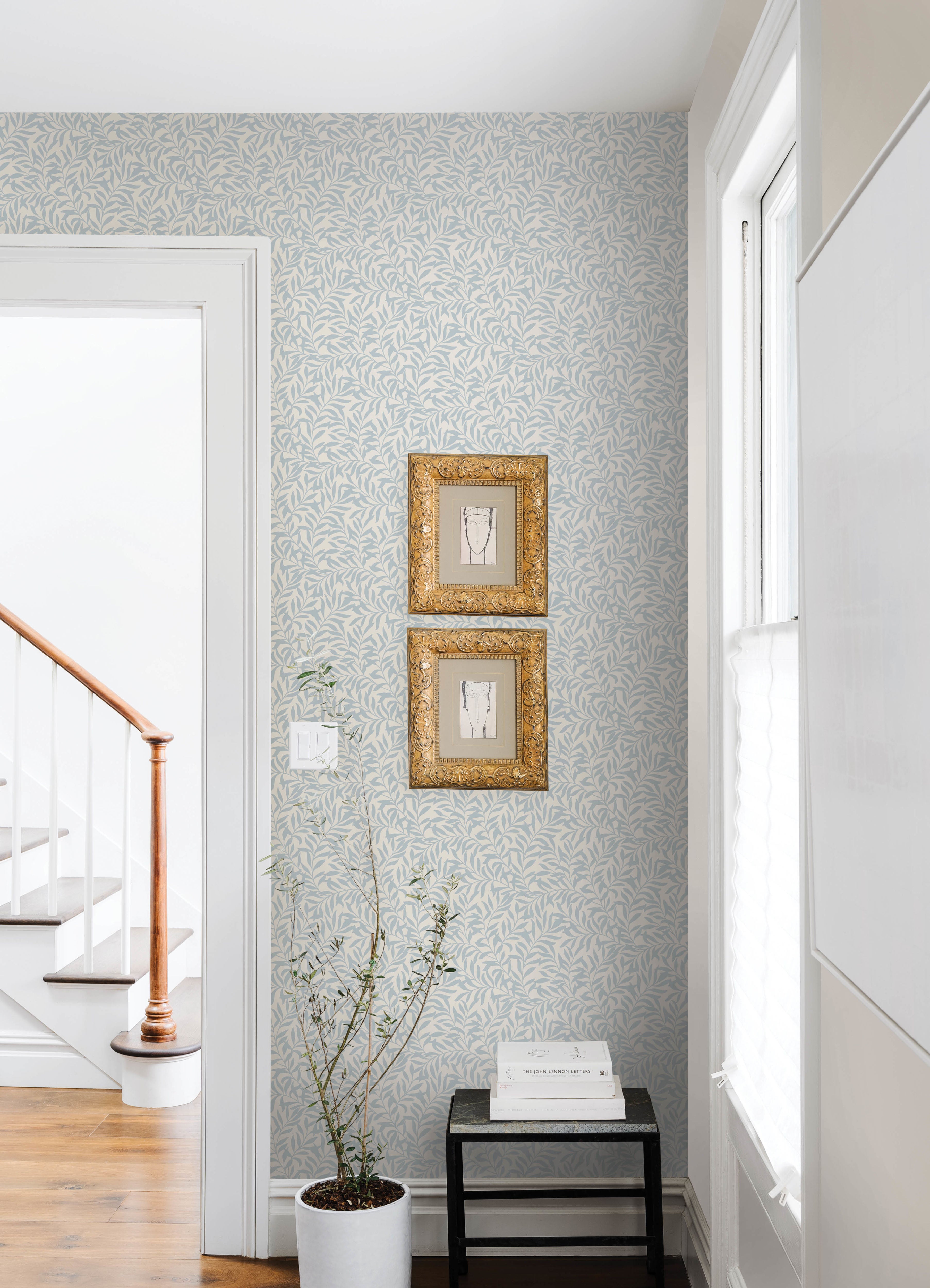 Wisley P&S Wallpaper in a room setting