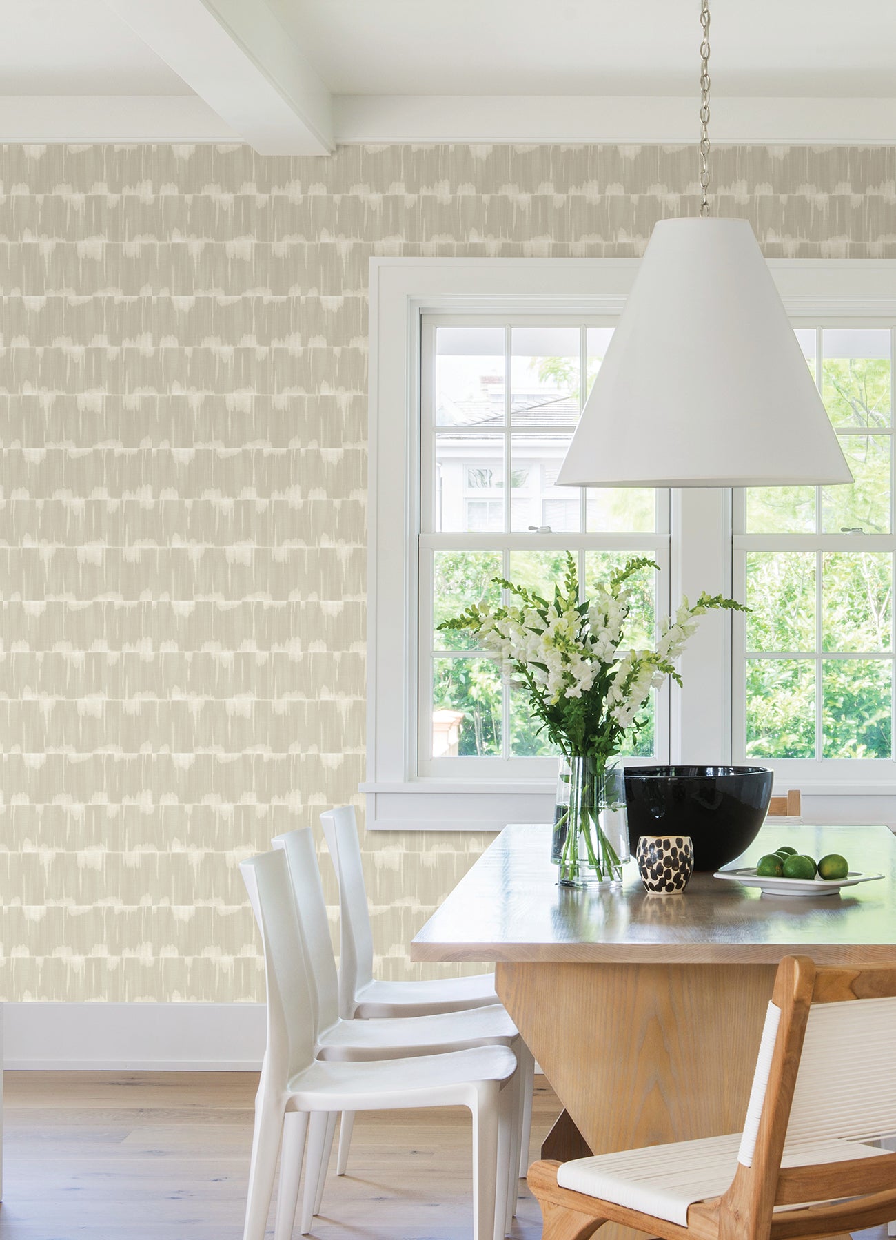 Dallas P&S Wallpaper in a room setting