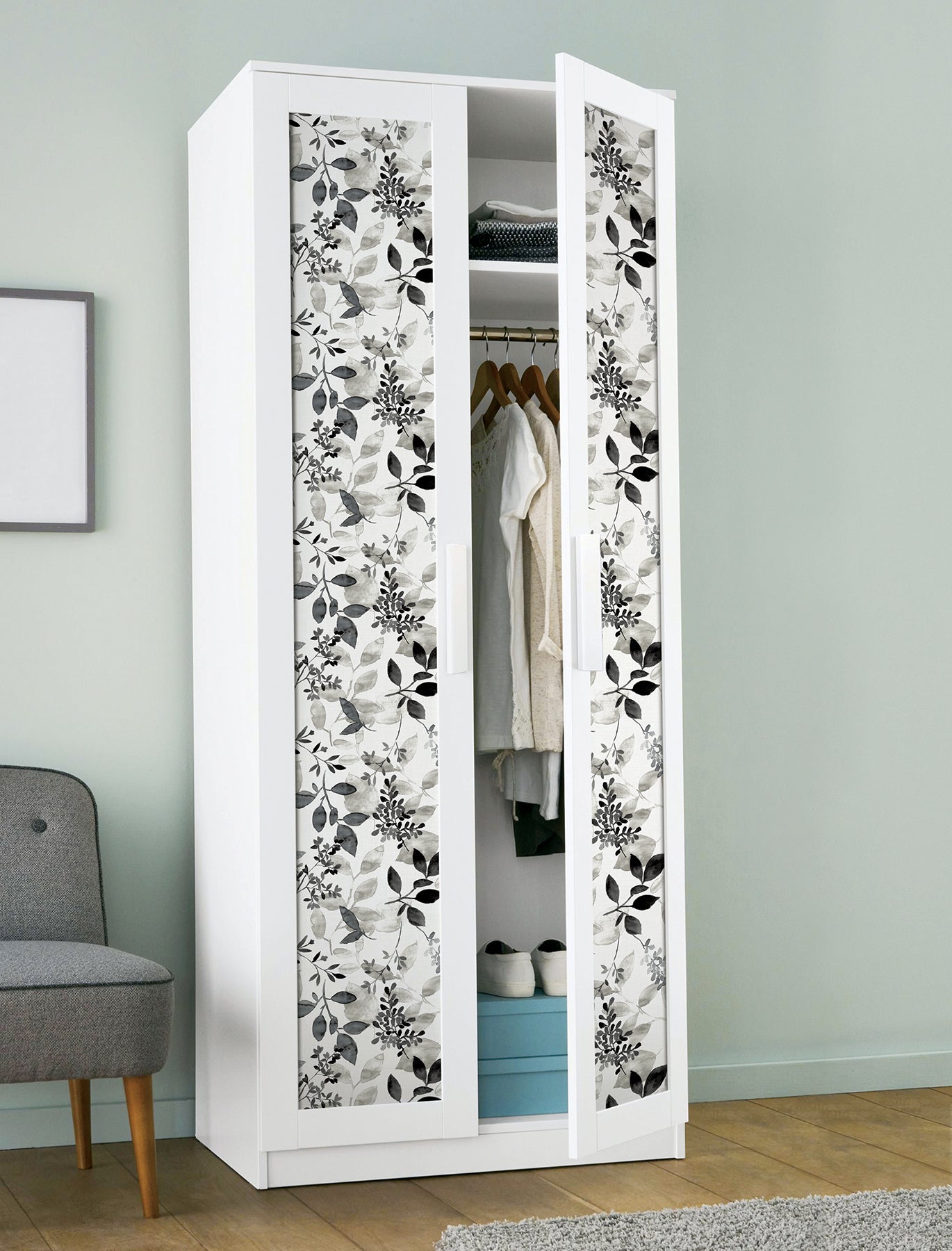 Breezy P&S Wallpaper in a room setting