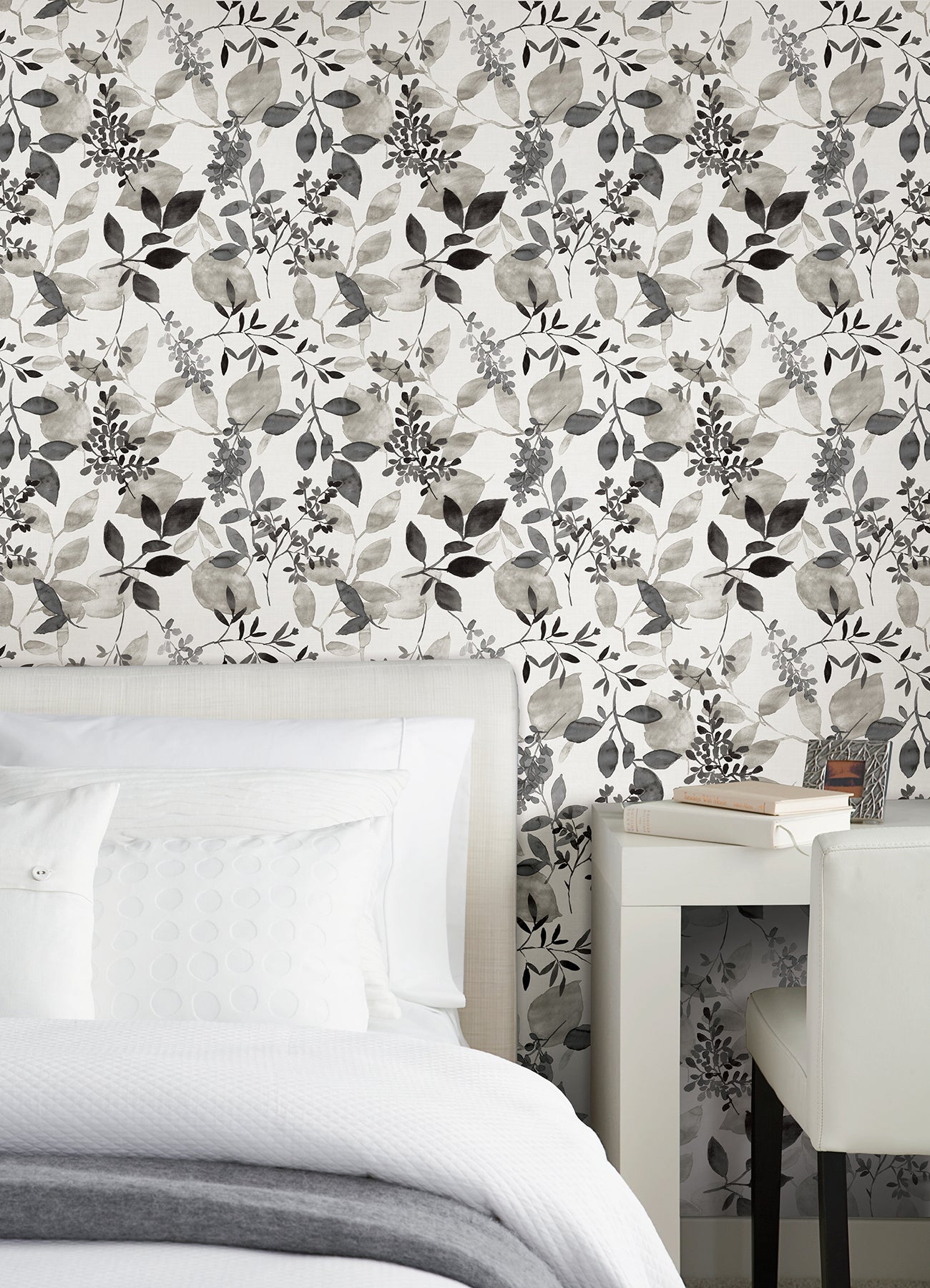 Breezy P&S Wallpaper in a room setting