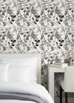 Breezy P&S Wallpaper in a room setting