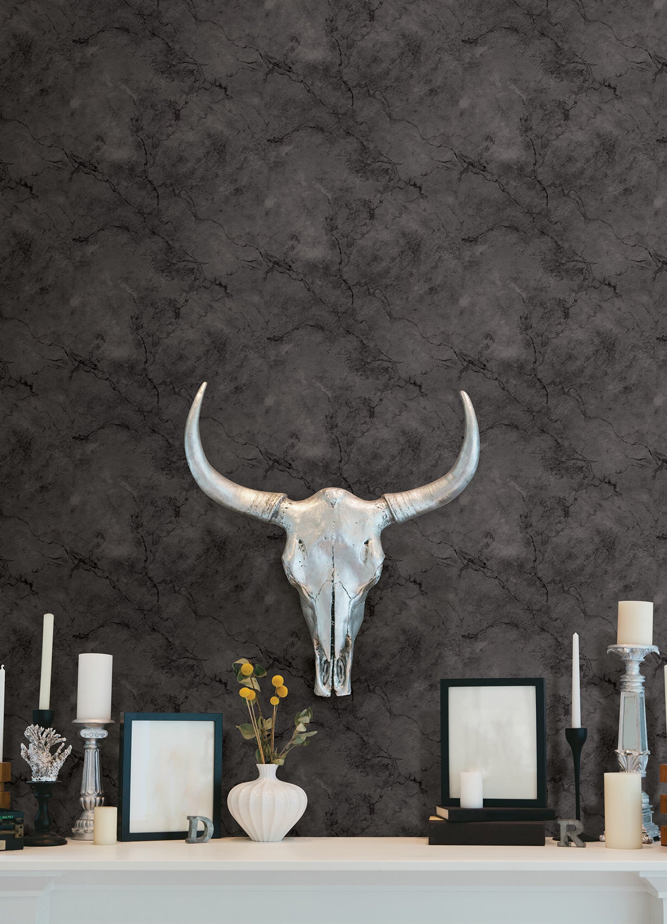 Hayden P&S Wallpaper in a room setting