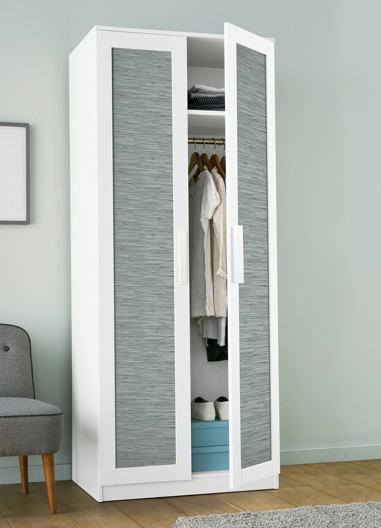 Grassweave P&S Wallpaper in a room setting
