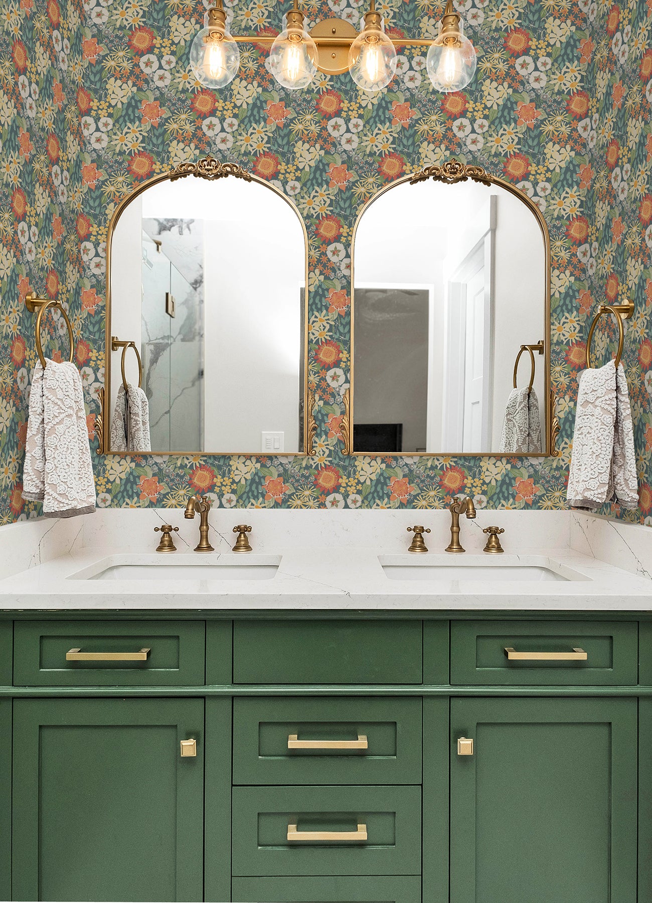 Sadie P&S Wallpaper in a room setting