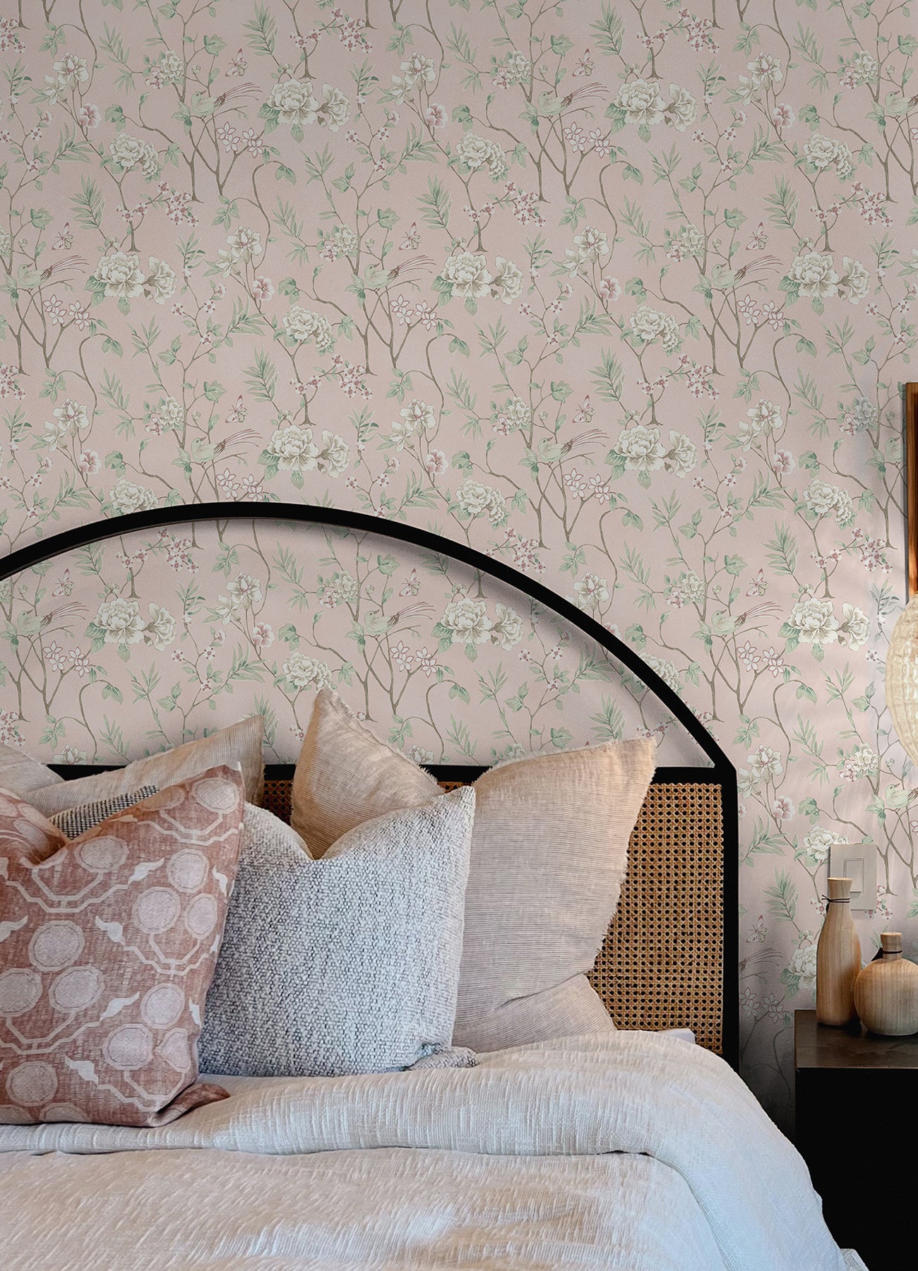 Chinoiserie Garden P&S Wallpaper in a room setting