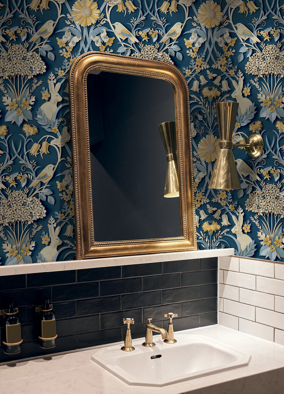 Eloise PS Wallpaper in a room setting