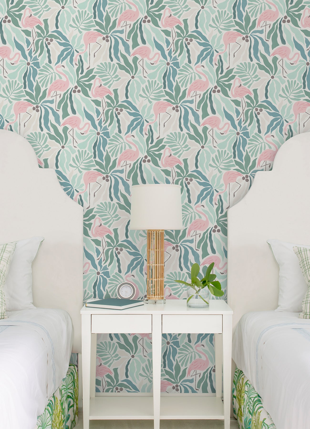 Flamingo Fun P&S Wallpaper in a room setting