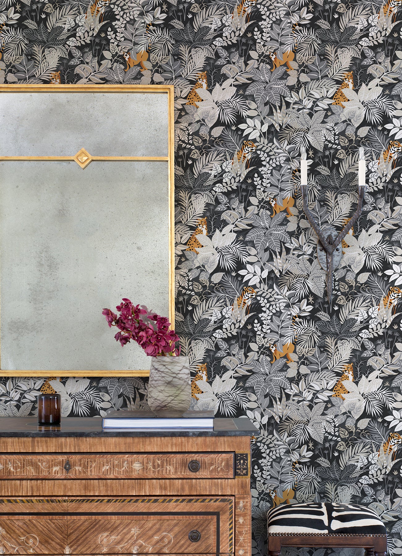 Tropical Oasis P&S Wallpaper in a room setting