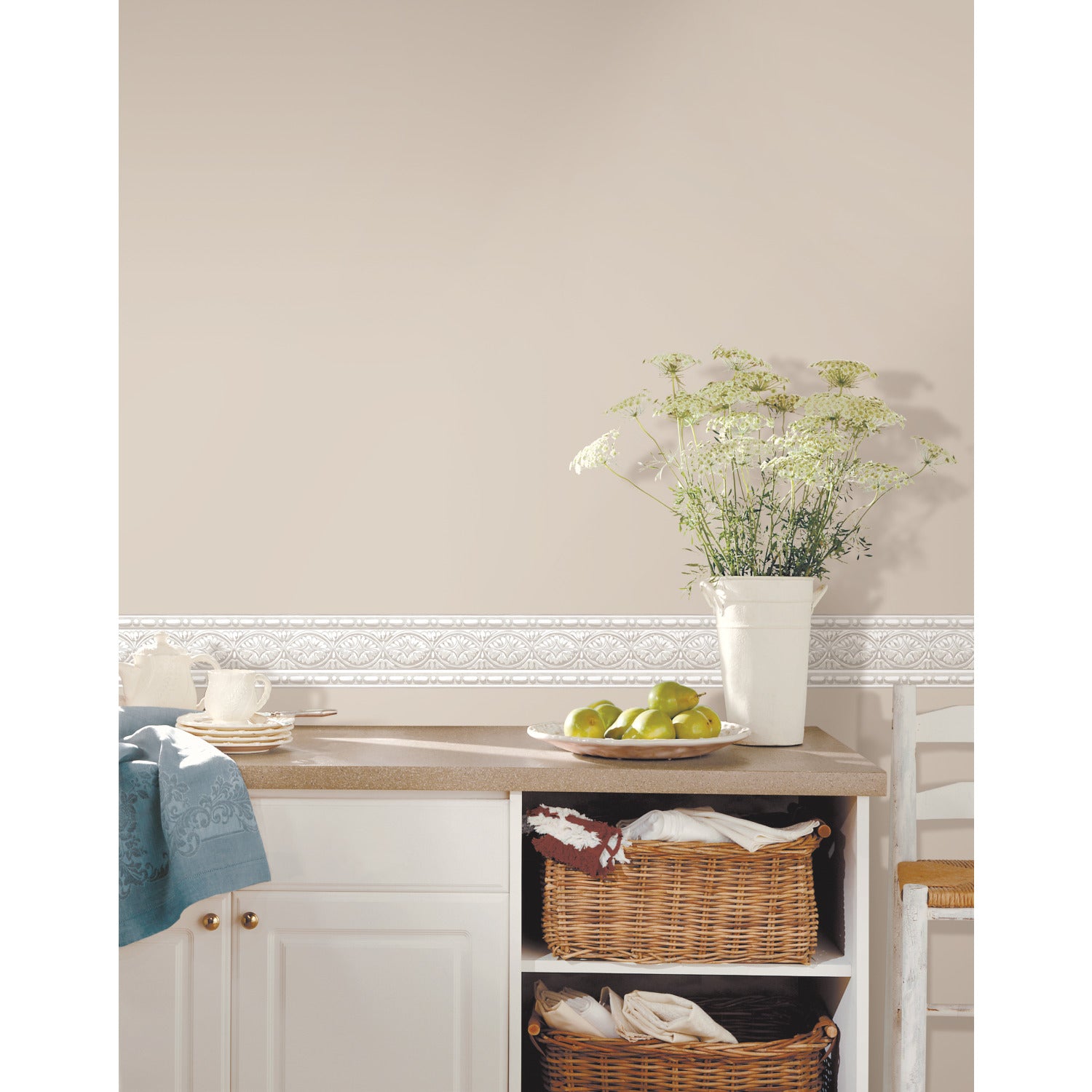 Sculpted Architectural Peel and Stick Border in a room setting