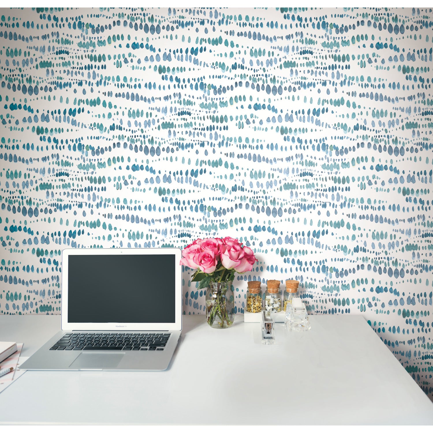 RMK11760RL wallpaper in a room setting