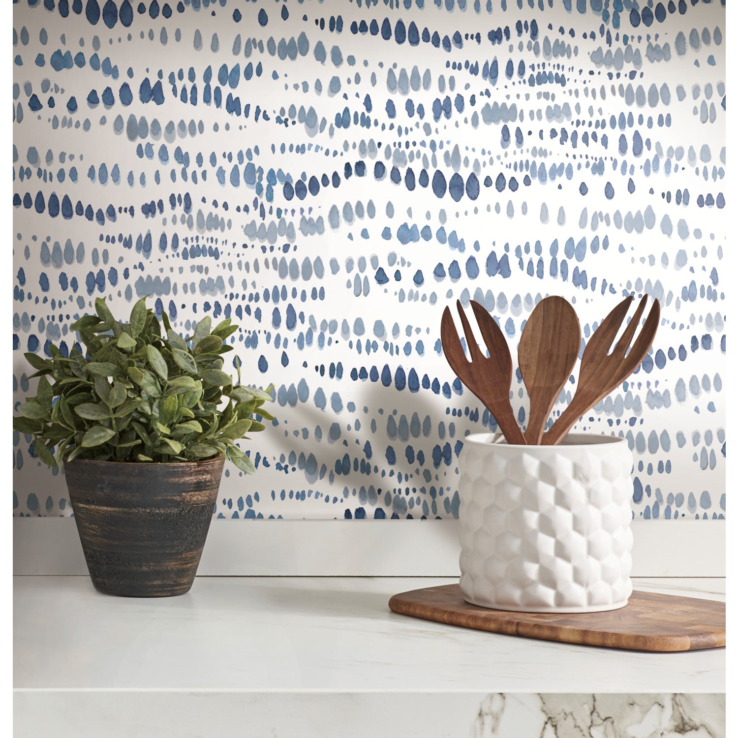 RMK11761RL wallpaper in a room setting