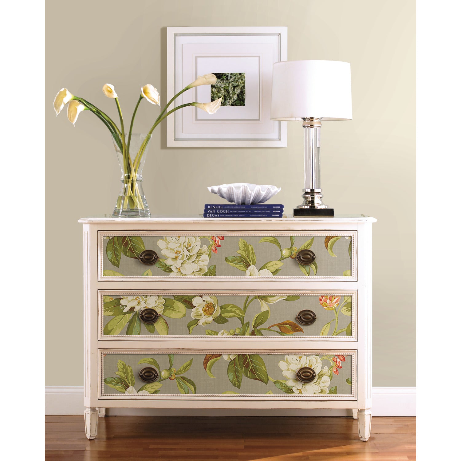 Live Artfully P&S Wallpaper in a room setting