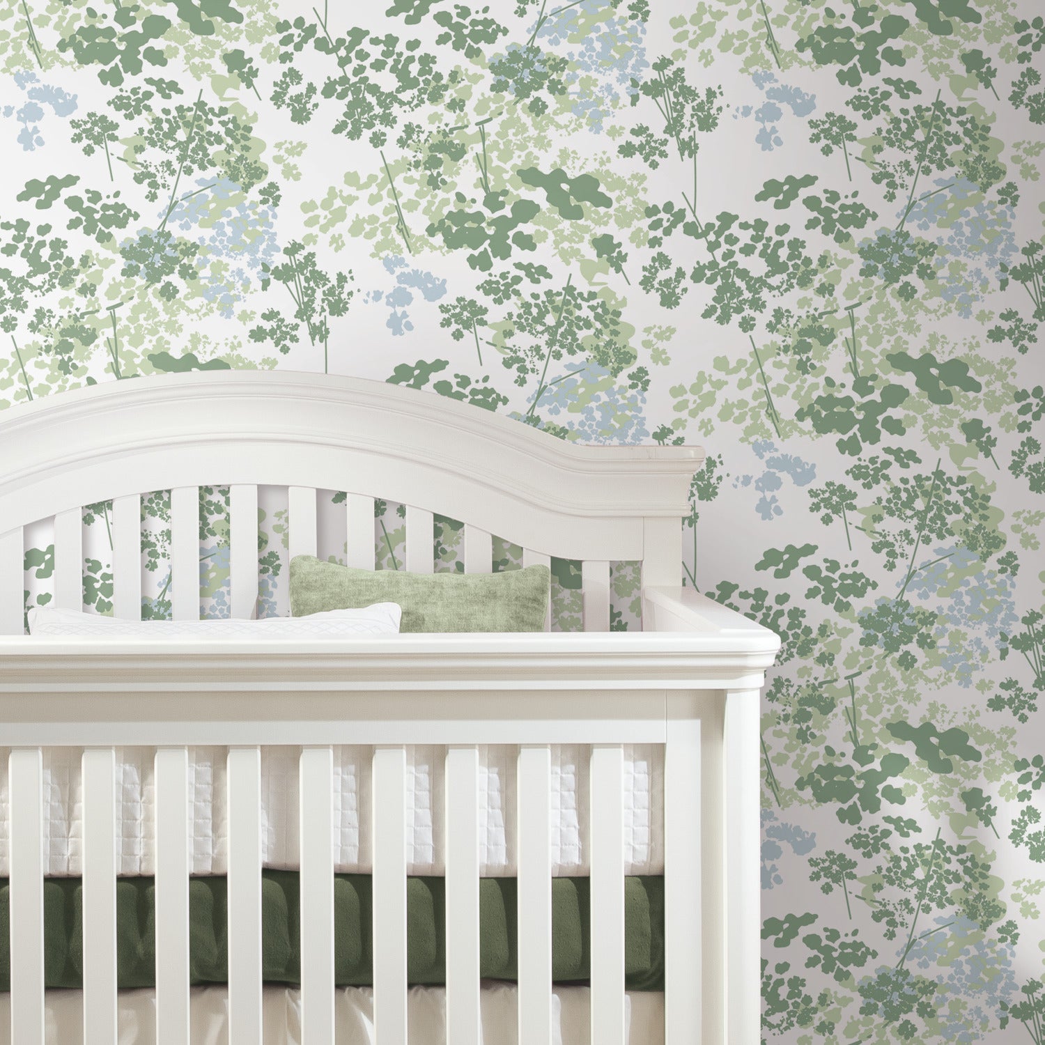 Queen Anne's Lace P&S Wallpaper in a room setting