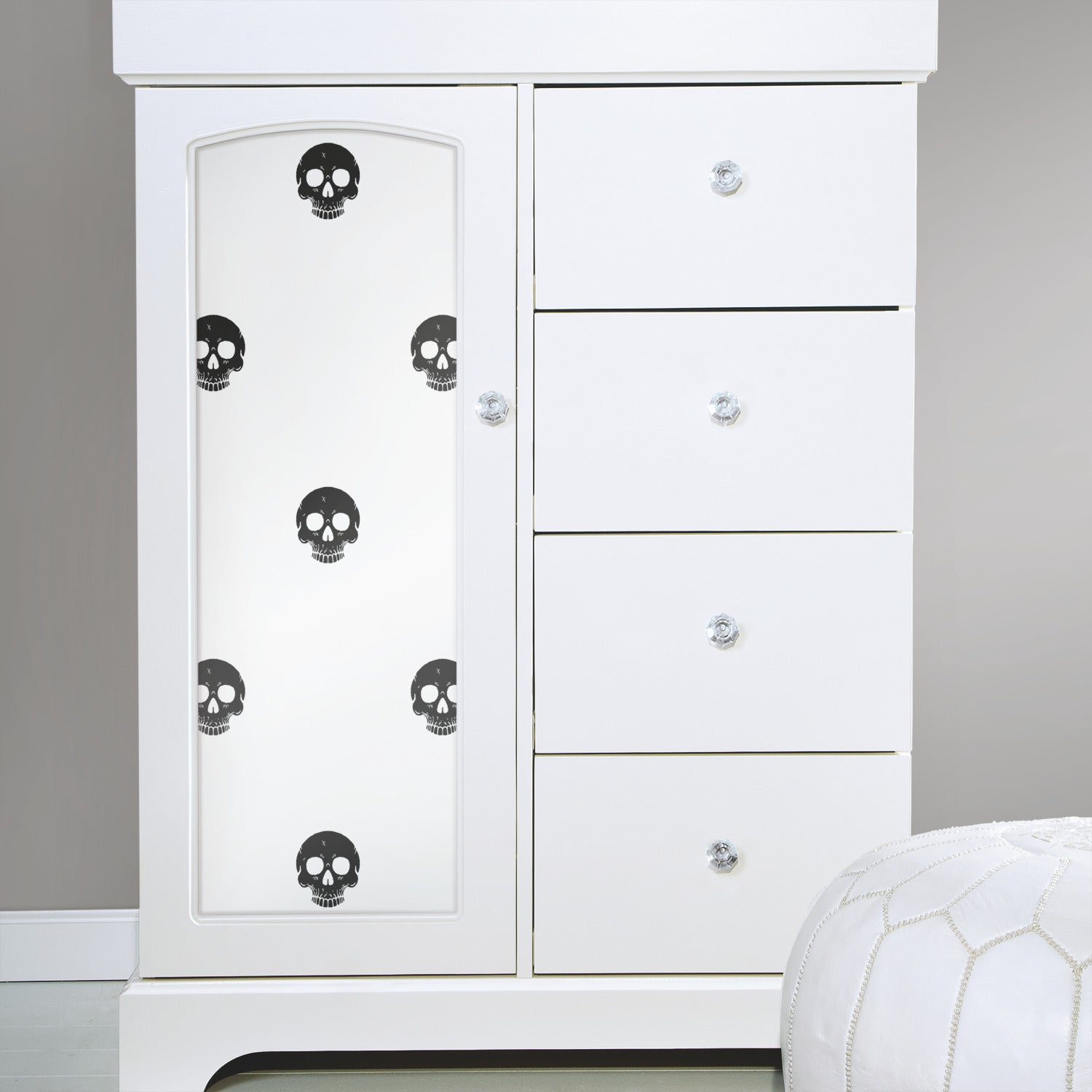 Disney Cruella Glamour Skulls P&S Wallpaper in a room setting