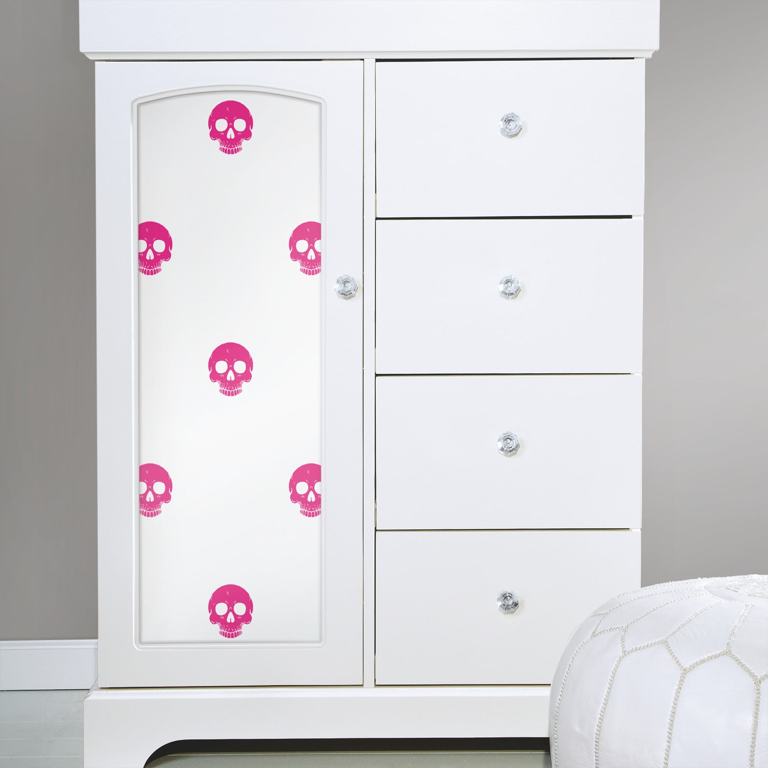 Disney Cruella Glamour Skulls P&S Wallpaper in a room setting