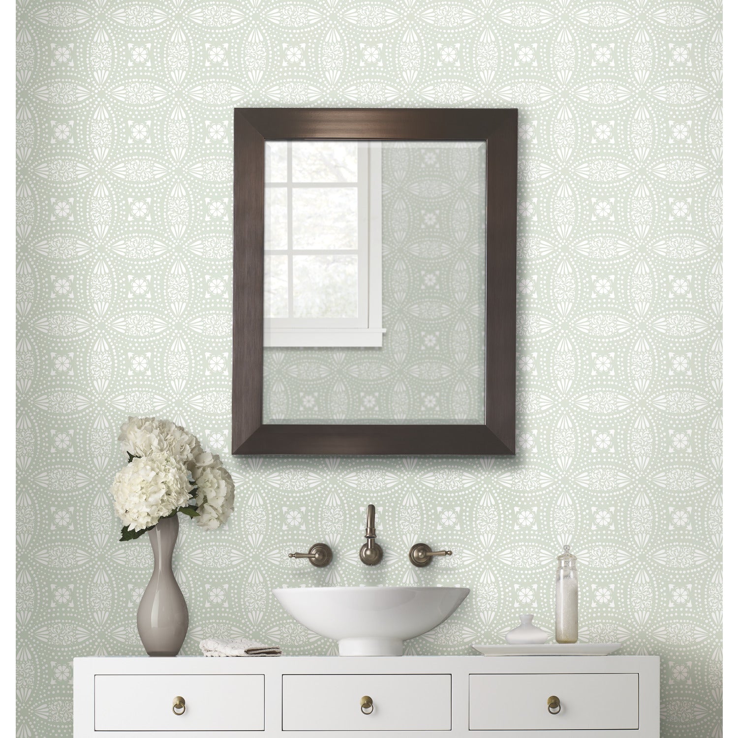 Overlapping Medallions P&S Wallpaper in a room setting