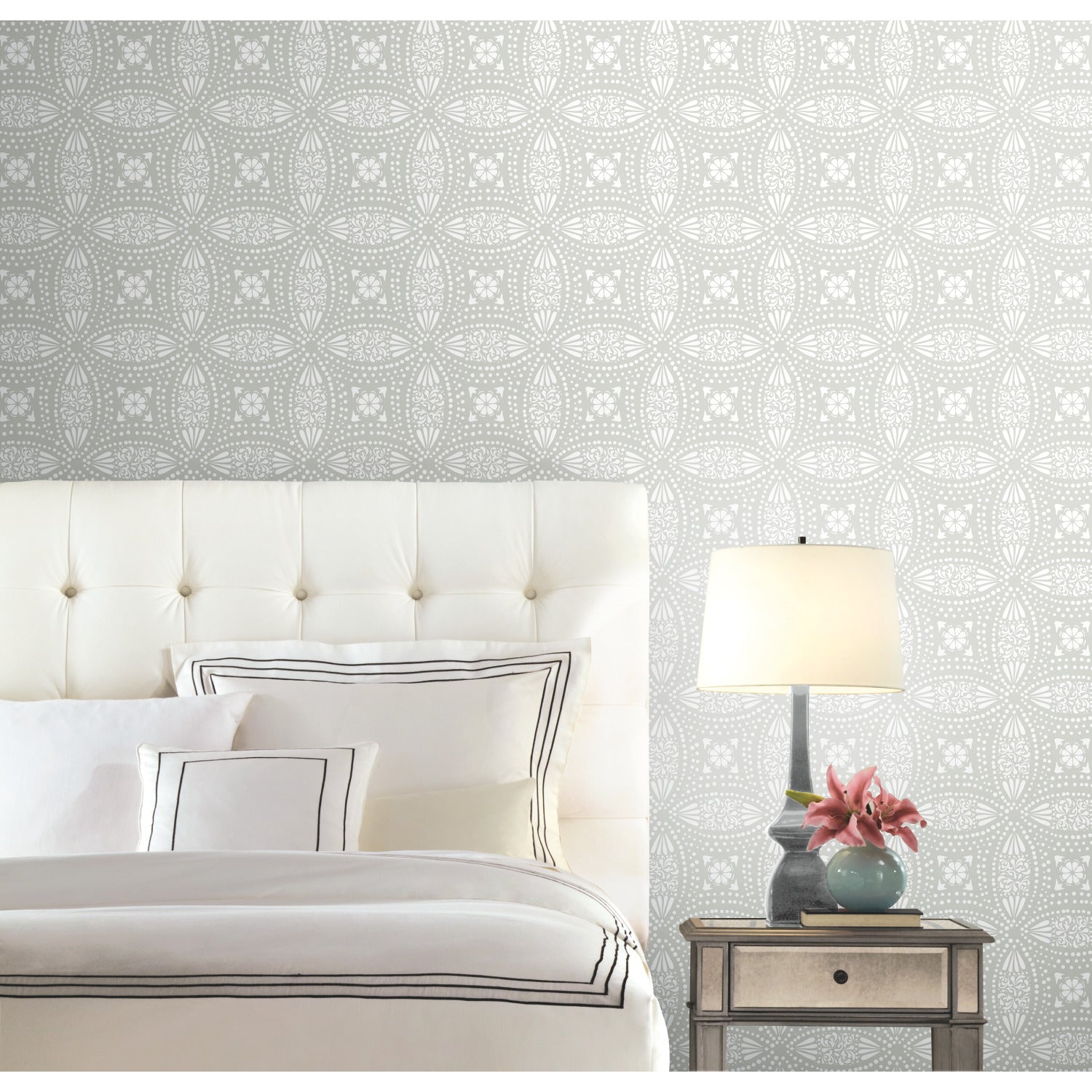 Overlapping Medallions P&S Wallpaper in a room setting