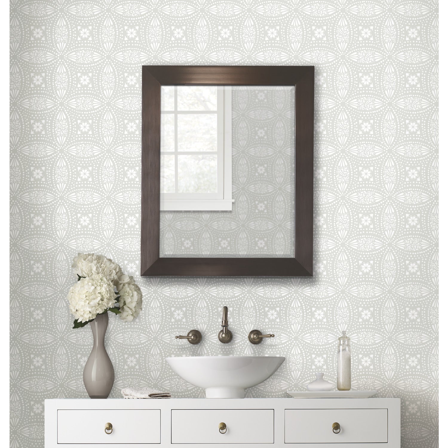 Overlapping Medallions P&S Wallpaper in a room setting