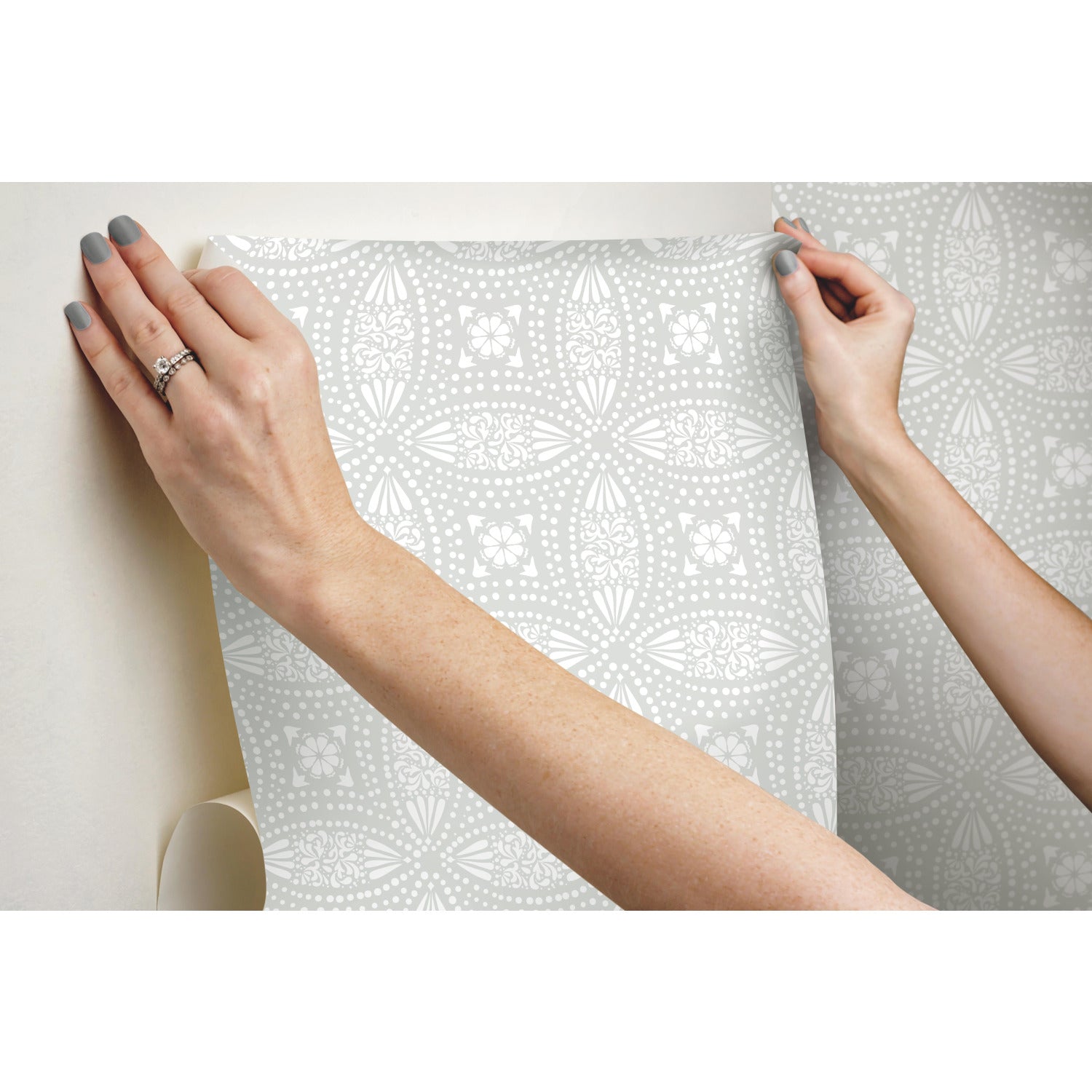 Overlapping Medallions P&S Wallpaper - how to stick