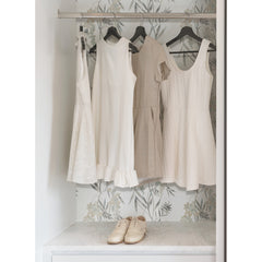 Nouveaux Wisteria P&S Wallpaper in a room setting