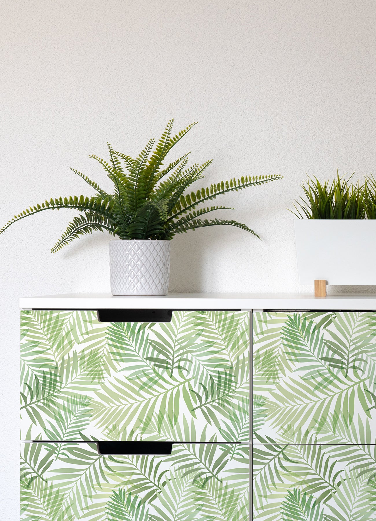 Tropical Vibe P&S Wallpaper in a room setting