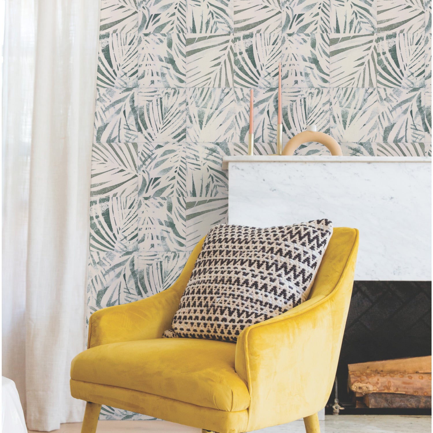 RMK12312RL wallpaper in a room setting