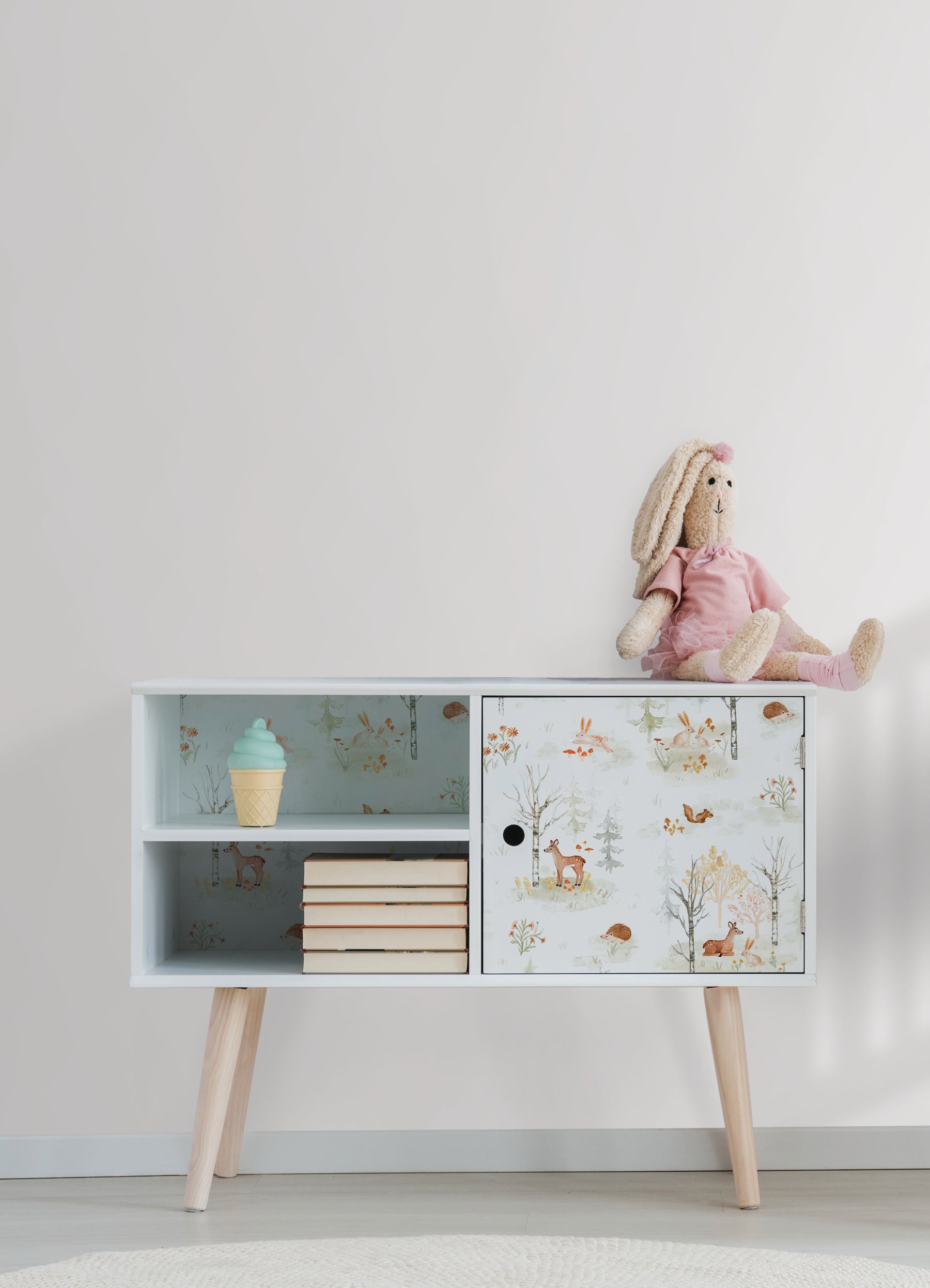 Clara Jean Peel and Stick Wallpaper in a room setting