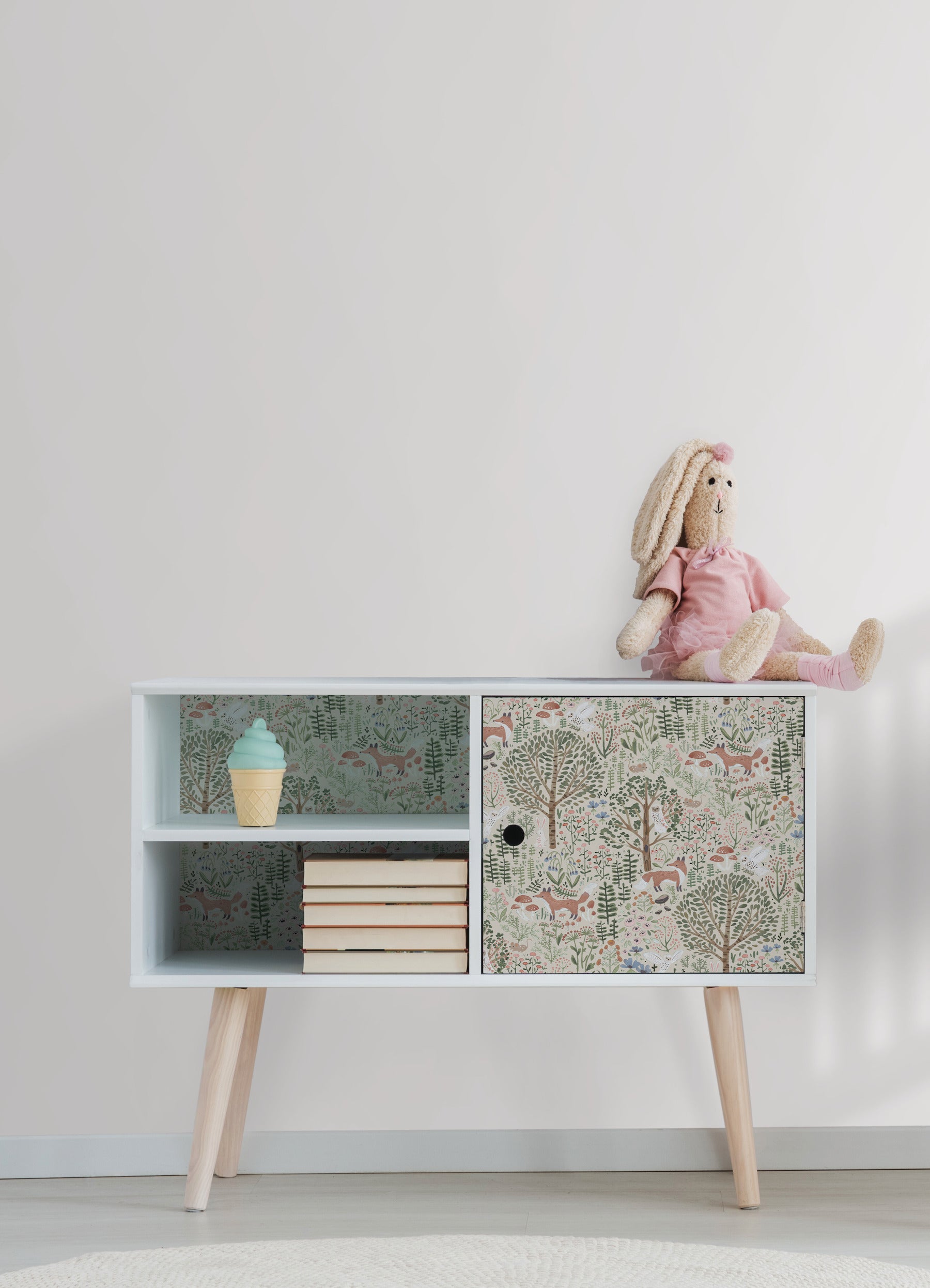 Clara Jean Peel and Stick Wallpaper in a room setting