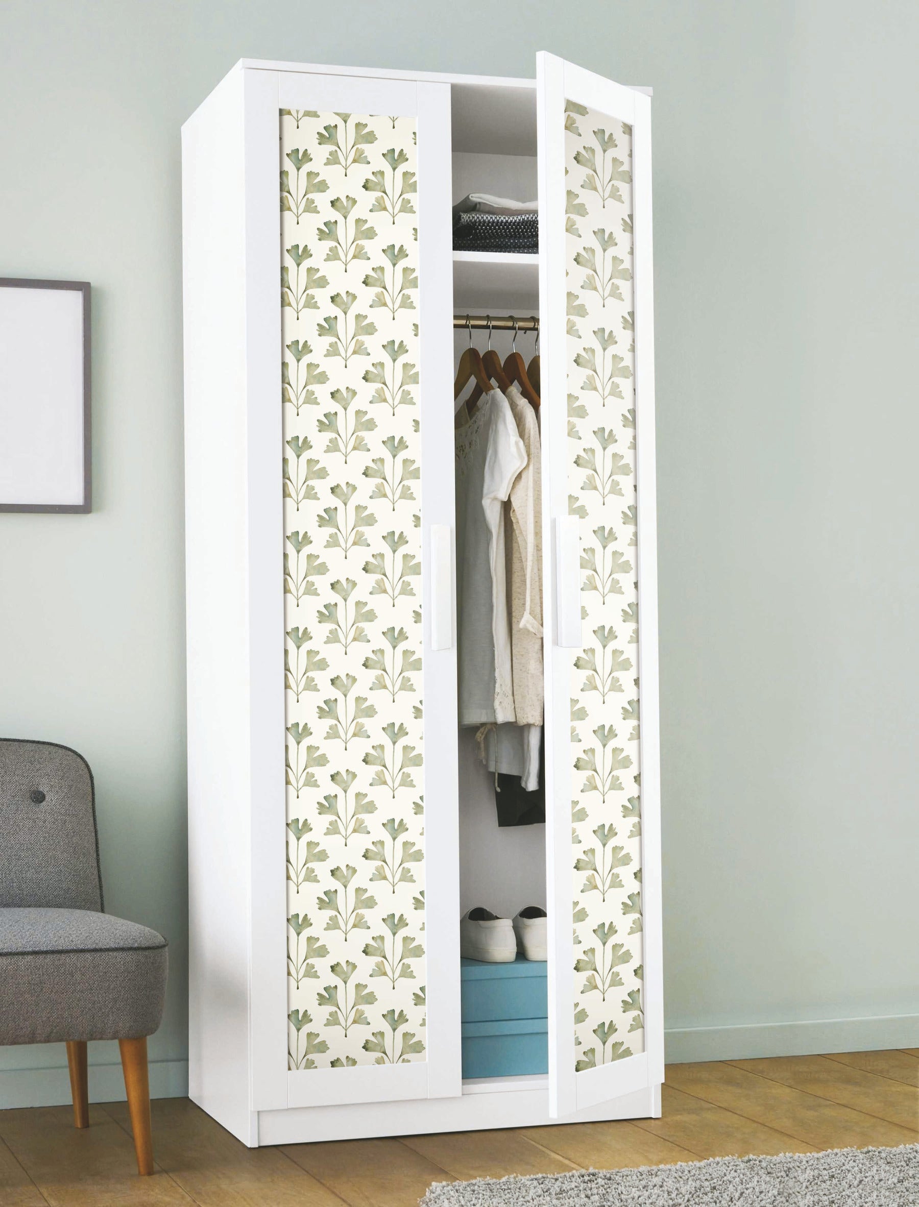 Cat Coquillette Gingko Peel and Stick Wallpaper in a room setting