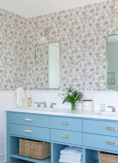 Winifred Peel & Stick Wallpaper in a room setting