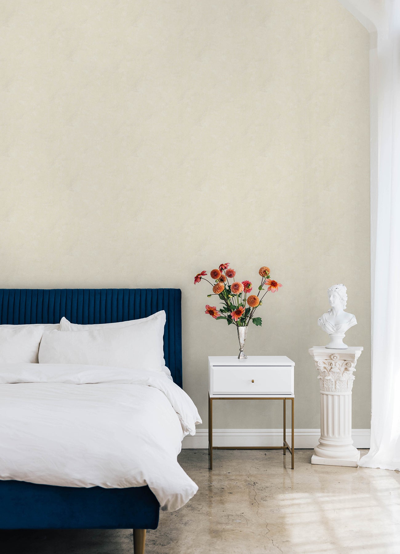 RMK12765PLW wallpaper in a room setting