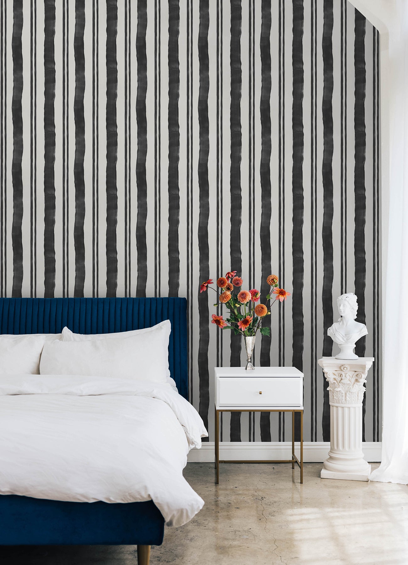 RMK12769PLW wallpaper in a room setting