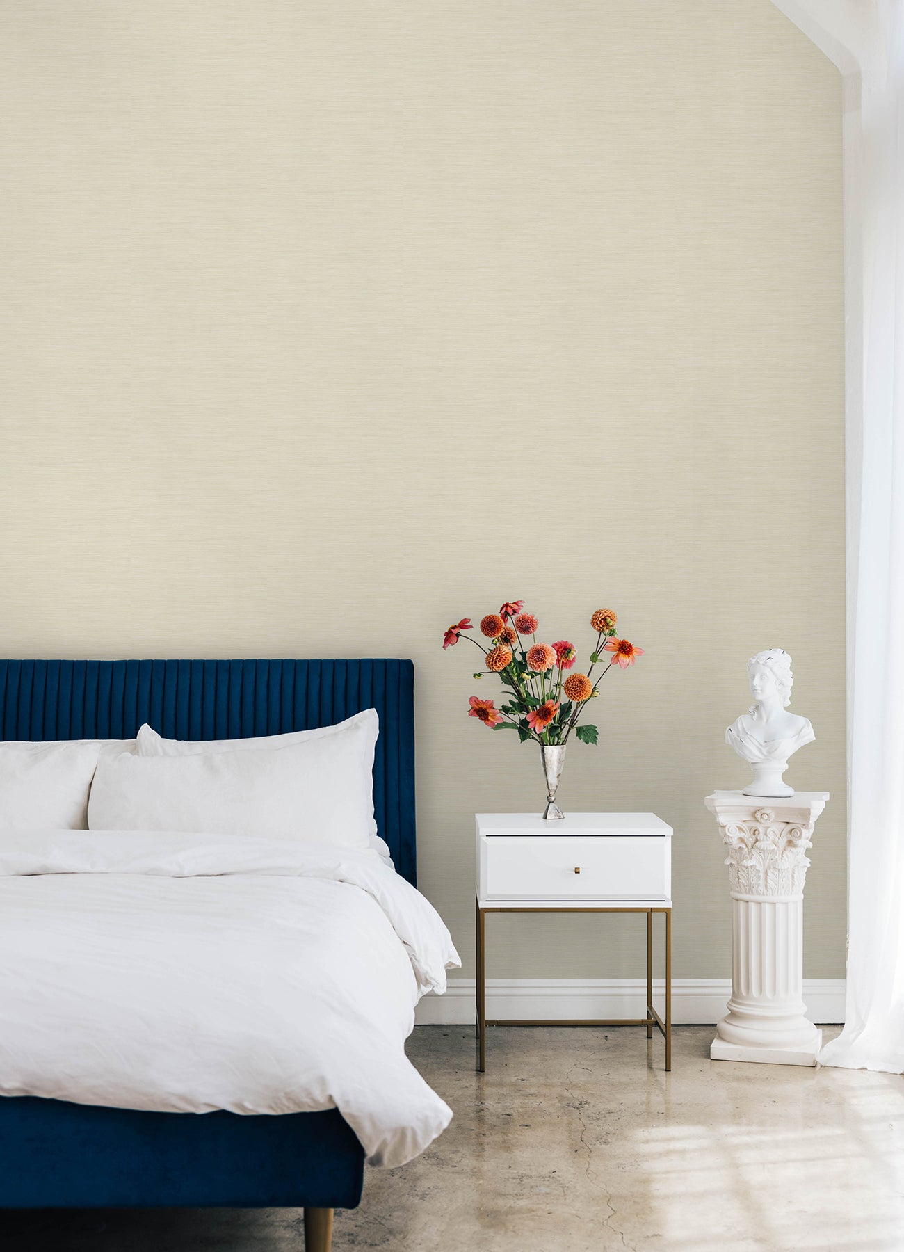RMK12775PL wallpaper in a room setting