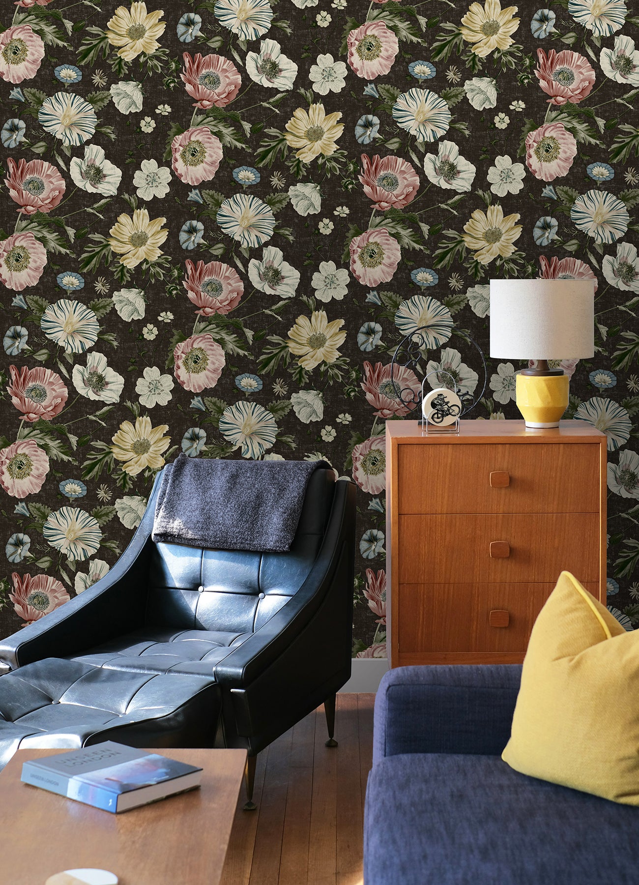 Vintage Poppy P&S Wallpaper in a room setting