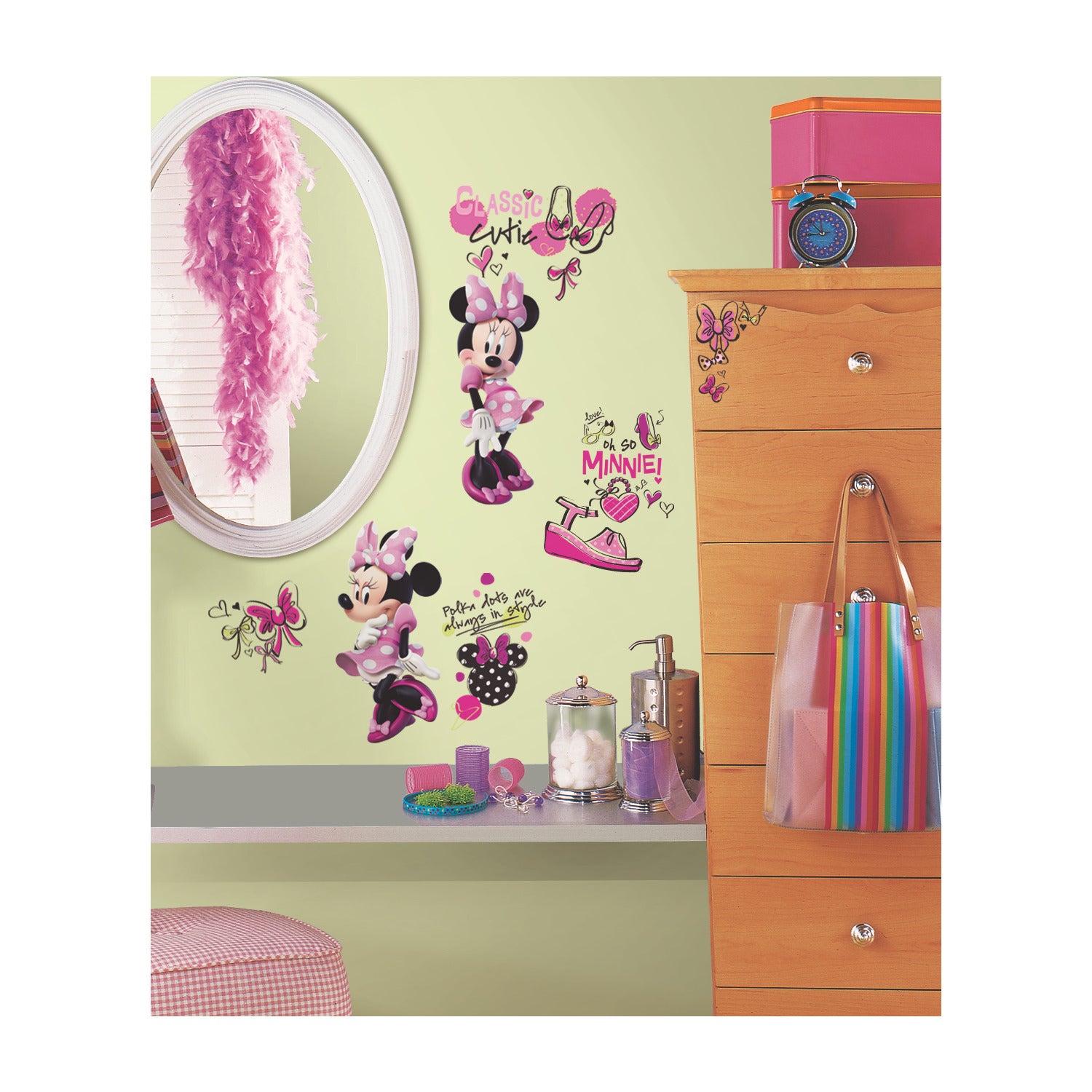 Minnie Fashionista Wall Decals in a room setting