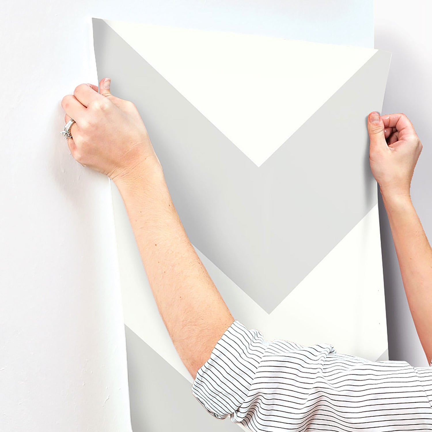 Large Chevron P&S Wallpaper - how to stick